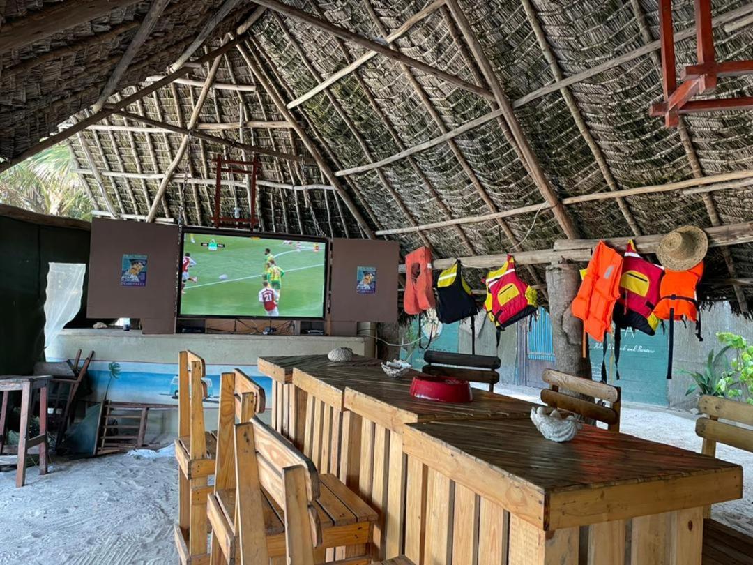 Mikadi Beach Camp & Backpackers Albergue Dar es Salaam Exterior foto