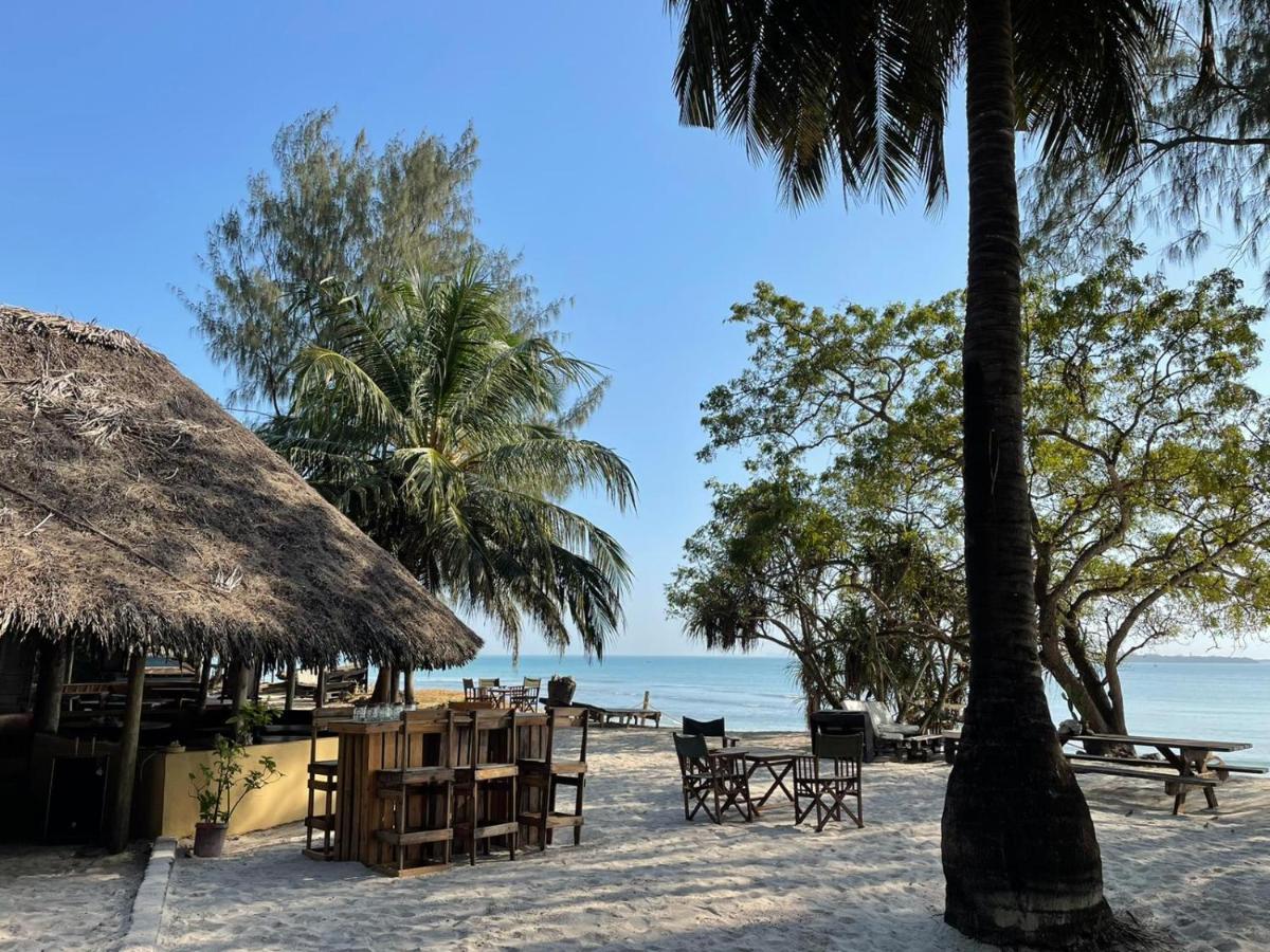 Mikadi Beach Camp & Backpackers Albergue Dar es Salaam Exterior foto