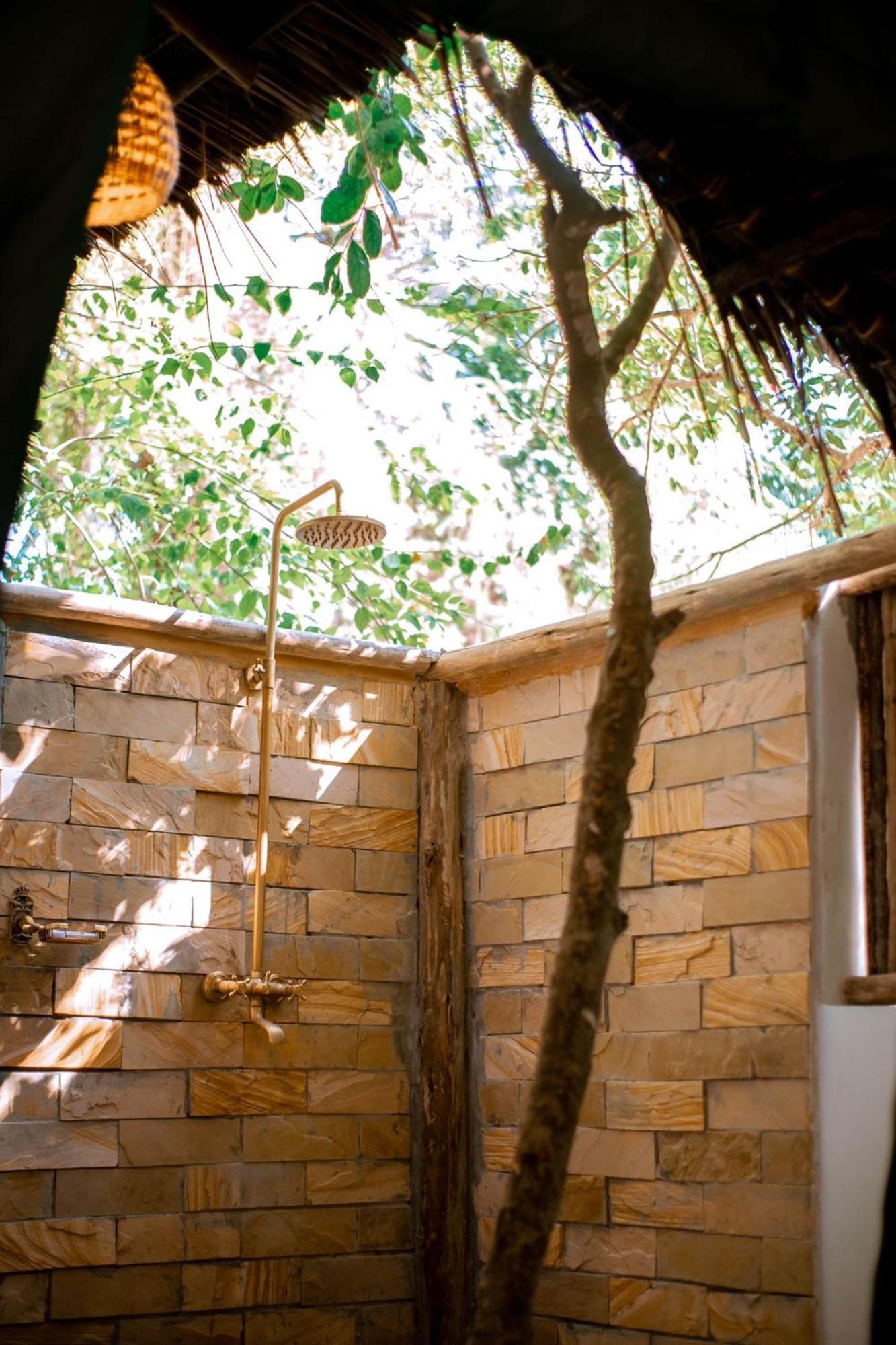 Mikadi Beach Camp & Backpackers Albergue Dar es Salaam Exterior foto