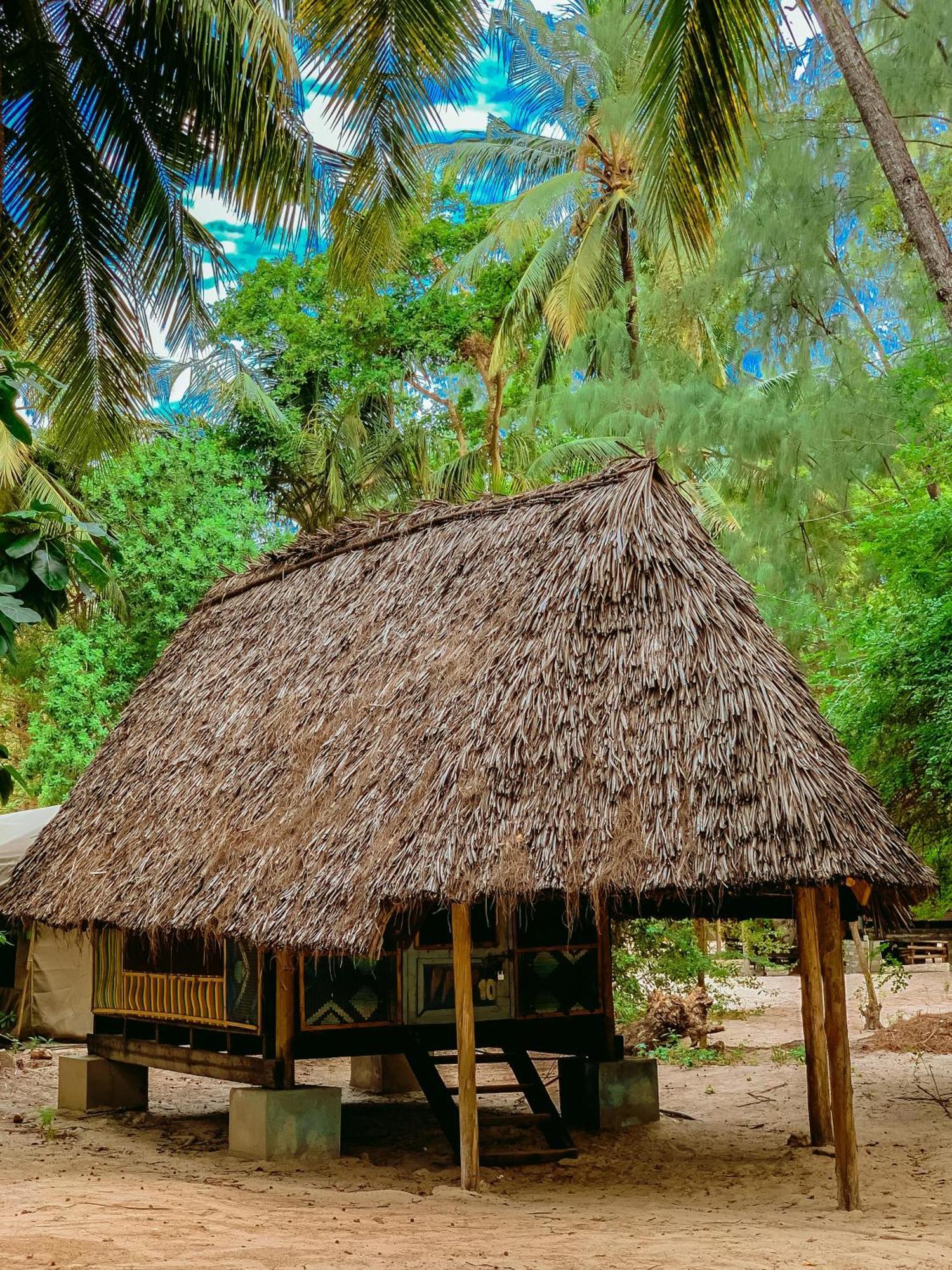 Mikadi Beach Camp & Backpackers Albergue Dar es Salaam Exterior foto